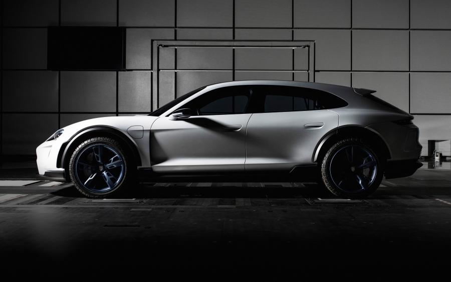  Porsche Mission E Cross Turismo 2018 года  (фото 48 из 66)